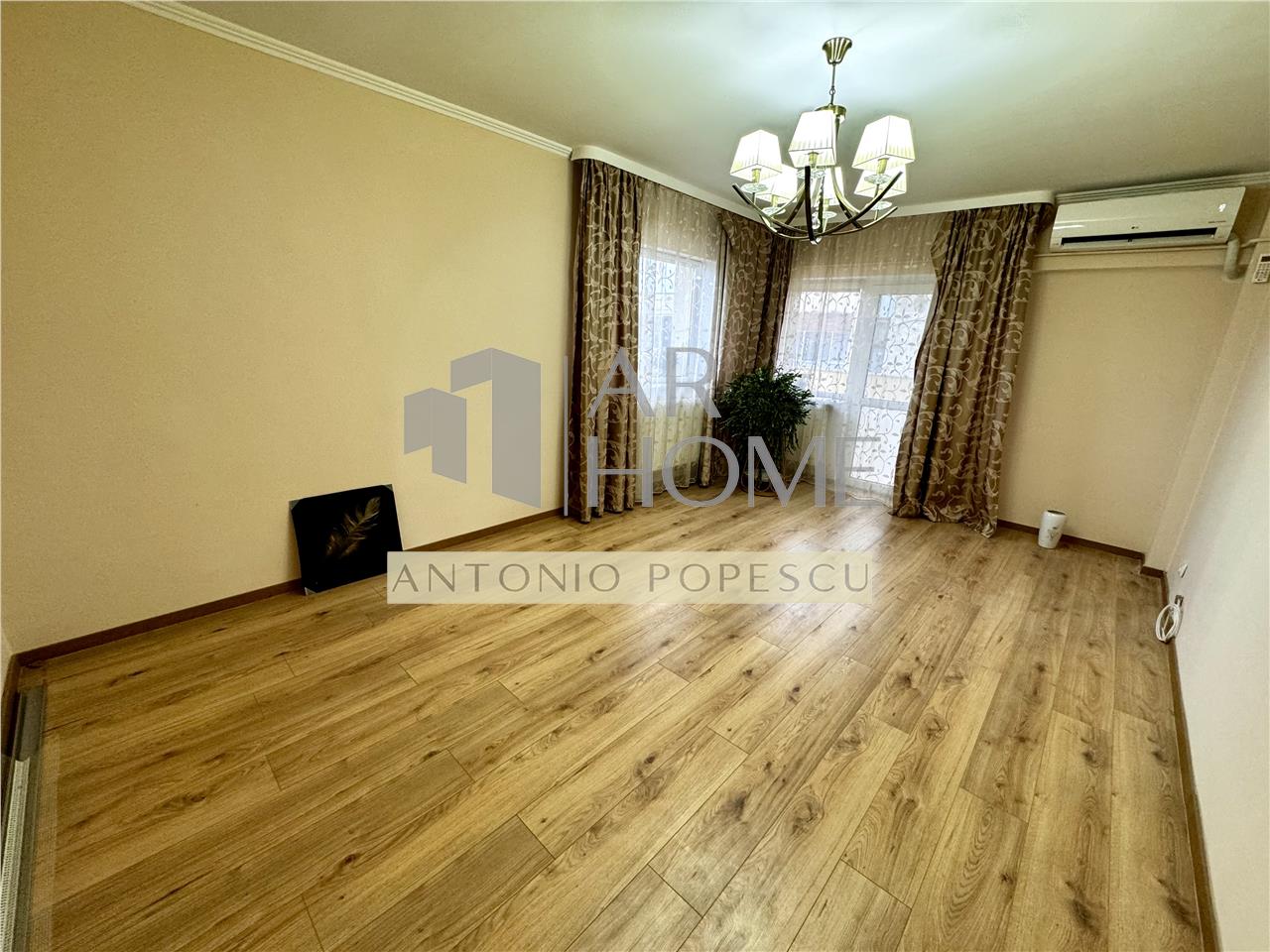 Vanzare apartament 3 camere, confort 1A decomandat, Ploiesti, ultracentral