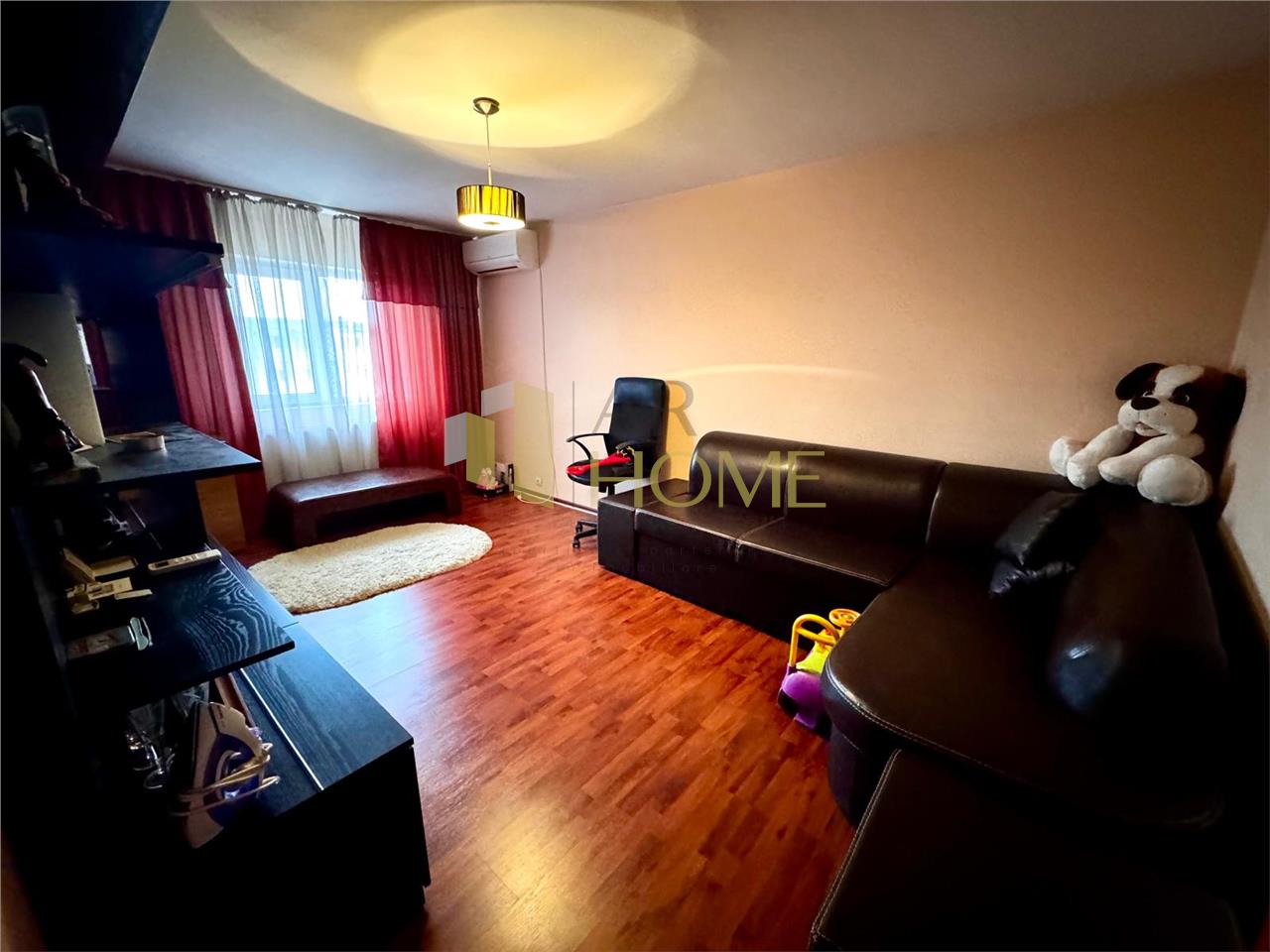 Vanzare apartament 3 camere, in Ploiesti, zona Malu Rosu stradal