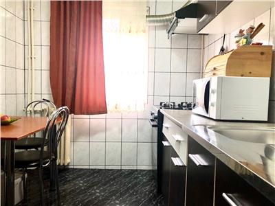 Apartament 3 camere, decomandat, imbunatatiri, zona 9 Mai, Ploiesti