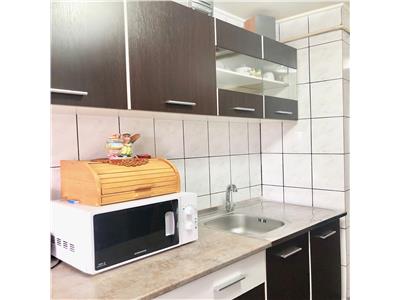 Apartament 3 camere, decomandat, imbunatatiri, zona 9 Mai, Ploiesti