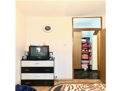 Apartament 3 camere, decomandat, imbunatatiri, zona 9 Mai, Ploiesti