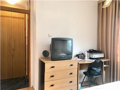 Apartament 3 camere, decomandat, imbunatatiri, zona 9 Mai, Ploiesti