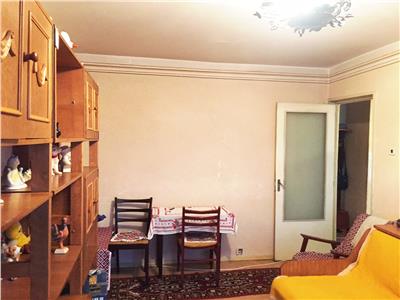 Apartament 3 camere, decomandat, bloc 1985, Bd. Castanilor, Ploiesti