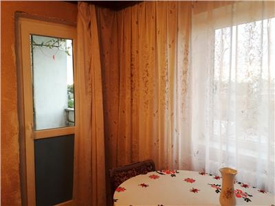 Apartament 3 camere, decomandat, bloc 1985, Bd. Castanilor, Ploiesti