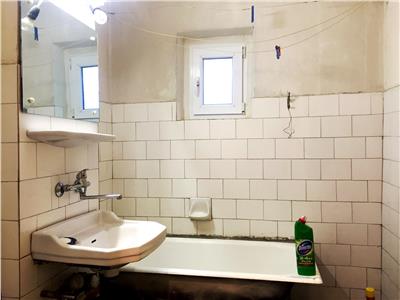 Apartament 3 camere, decomandat, bloc 1985, Bd. Castanilor, Ploiesti