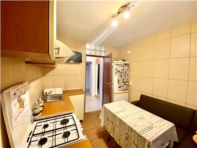 Apartament 3 camere, 2 bai, decomandat, zona Democratiei, Ploiesti