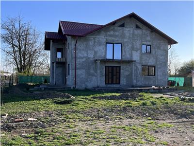 Vila 5 camere, P+1E, teren 1162 mp, Rafov 20 min fata de Ploiesti