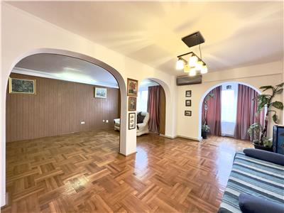 Penthouse 5 camere 150 mp partial mobilat utilat ultracentral Ploiesti