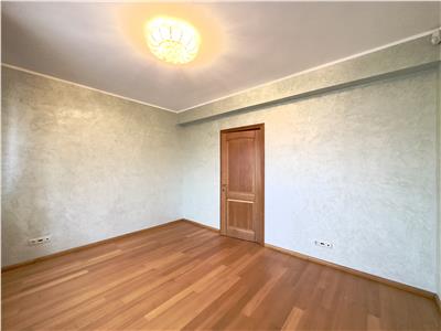 Vila D+P+2E, 8 camere, 390 mp teren, zona ultracentral, Ploiesti