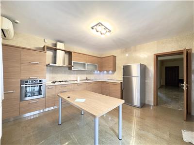 Vila D+P+2E, 8 camere, 390 mp teren, zona ultracentral, Ploiesti