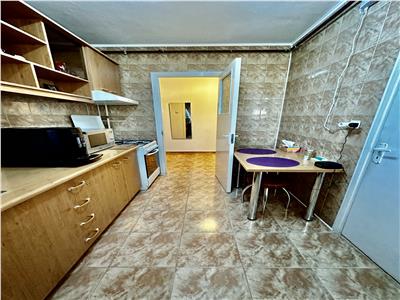 Vanzare apartament 3 camere, centrala proprie, Ploiesti, zona Nord