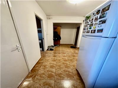 Vanzare apartament 3 camere, centrala proprie, Ploiesti, zona Nord