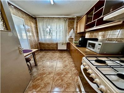 Vanzare apartament 3 camere, centrala proprie, Ploiesti, zona Nord