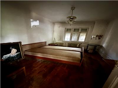 Vanzare casa 6 camere cu teren 754 mp, in Ploiesti, zona centrala