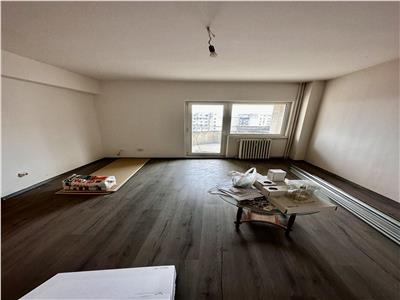 Vanzare apartament 3 camere, decomandat, Ploiest, zona Ion Maiorescu