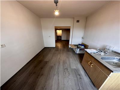 Vanzare apartament 3 camere, decomandat, Ploiest, zona Ion Maiorescu