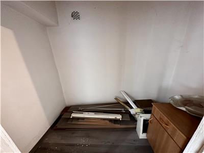 Vanzare apartament 3 camere, decomandat, Ploiest, zona Ion Maiorescu