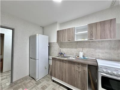 Apartament 3 camere, semidecomandat, Sud Democratiei Ploiesti