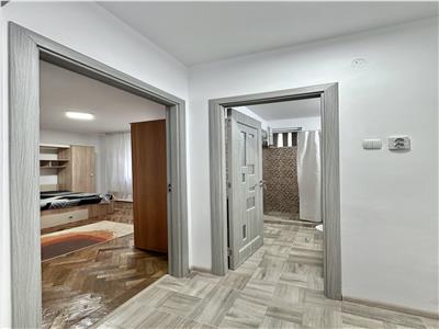 Apartament 3 camere, semidecomandat, Sud Democratiei Ploiesti