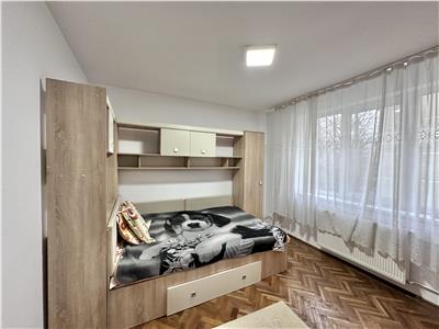 Apartament 3 camere, semidecomandat, Sud Democratiei Ploiesti