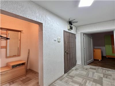 Apartament 3 camere, semidecomandat, Sud Democratiei Ploiesti