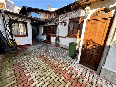 Vanzare casa 4 camere, in Ploiesti, zona ultracentrala