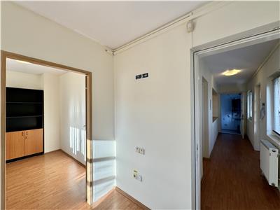 Spatiu birouri 3 camere, 51 mp, zona centrala, Lupeni, Ploiesti