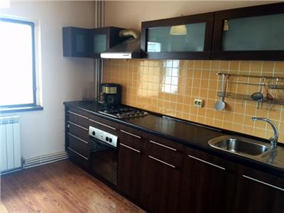 Inchiriere apartament 3 camere, in Ploiesti, zona Cantacuzino