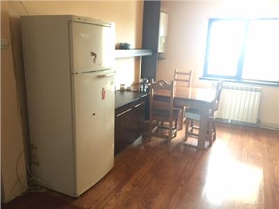 Inchiriere apartament 3 camere, in Ploiesti, zona Cantacuzino