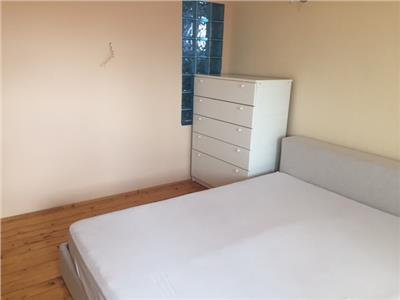 Inchiriere apartament 3 camere, in Ploiesti, zona Cantacuzino