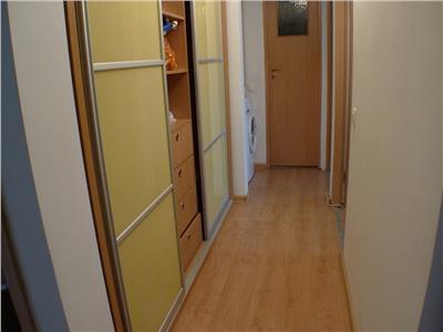 Inchiriere apartament 3 camere, Ploiesti, zona Malu Rosu