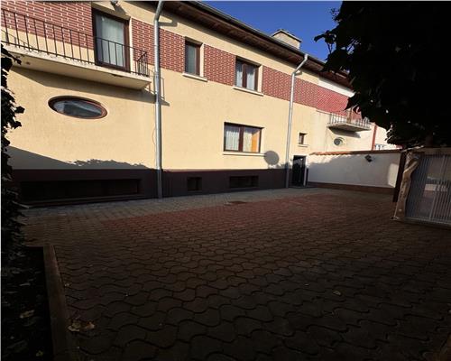 Vanzare casa 5 camere, in Ploiesti, zona Bd Castanilor