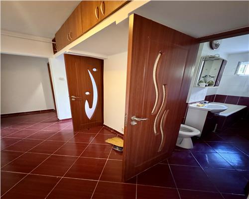 Vanzre apartament 3 camere, confort 2, in Ploiesti, zona Baraolt