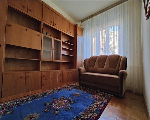 Apartament spatios, 4 camere, parcare si boxa, ultracentral, Ploiesti