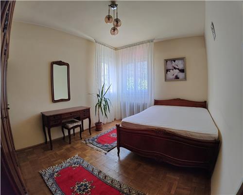 Apartament spatios, 4 camere, parcare si boxa, ultracentral, Ploiesti