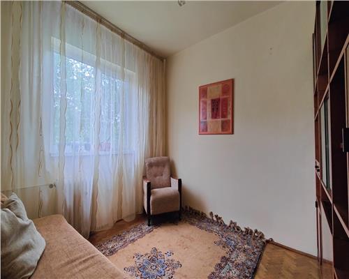 Apartament spatios, 4 camere, parcare si boxa, ultracentral, Ploiesti