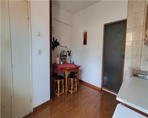 Apartament spatios, 4 camere, parcare si boxa, ultracentral, Ploiesti