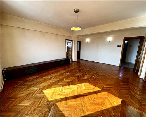 Vanzare apartament 4 camere,  garaj si boxa, in Ploiesti, zona centrala