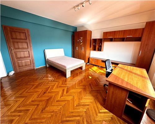 Vanzare apartament 4 camere,  garaj si boxa, in Ploiesti, zona centrala