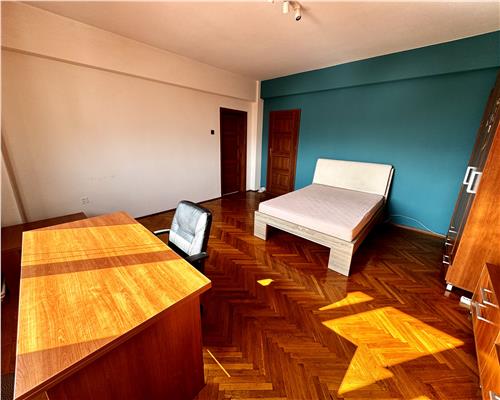 Vanzare apartament 4 camere,  garaj si boxa, in Ploiesti, zona centrala