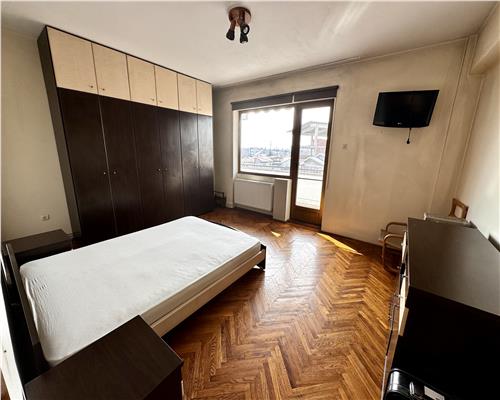 Vanzare apartament 4 camere,  garaj si boxa, in Ploiesti, zona centrala