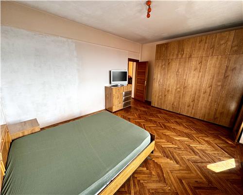 Vanzare apartament 4 camere,  garaj si boxa, in Ploiesti, zona centrala