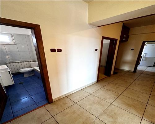 Vanzare apartament 4 camere,  garaj si boxa, in Ploiesti, zona centrala