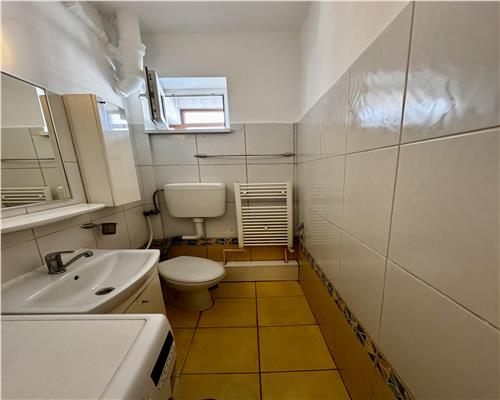 Vanzare apartament 4 camere,  garaj si boxa, in Ploiesti, zona centrala