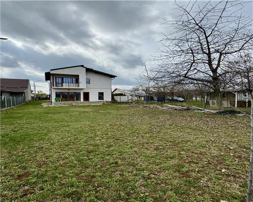 Casa noua 4 camere, teren 1438 mp, Baicoi, la 10 min fata de Ploiesti