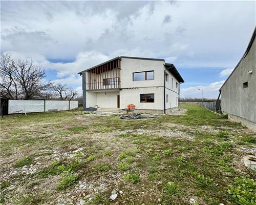 Casa noua 4 camere, teren 1438 mp, Baicoi, la 10 min fata de Ploiesti