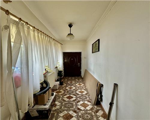 Casa cu teren 240 mp, pretabila comercial sau rezidential, Central Ploiesti