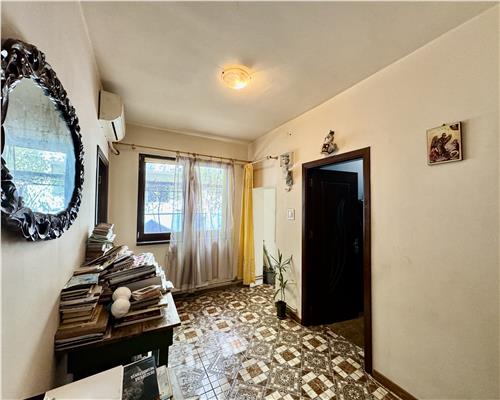 Casa cu teren 240 mp, pretabila comercial sau rezidential, Central Ploiesti