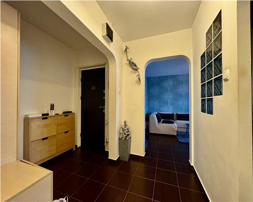 Apartament 3 camere, spatios, Marasesti stradal, Ploiesti.