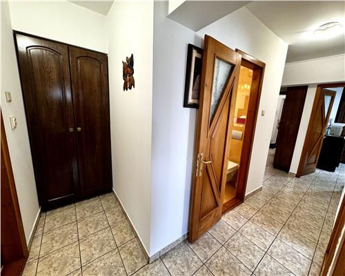 Vanzare apartament 4 camere, transformat in 3, Ploiesti, Republicii